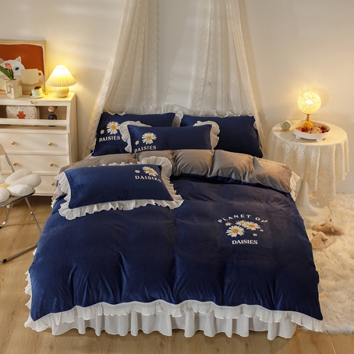 91家纺网 家纺一手货源 找家纺 纽缦 2021新款韩版水晶绒床裙四件套 萌熊-宝蓝灰