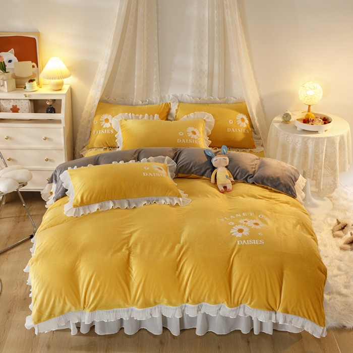 91家纺网 家纺一手货源 找家纺 纽缦 2021新款韩版水晶绒床裙四件套 萌熊-姜黄灰