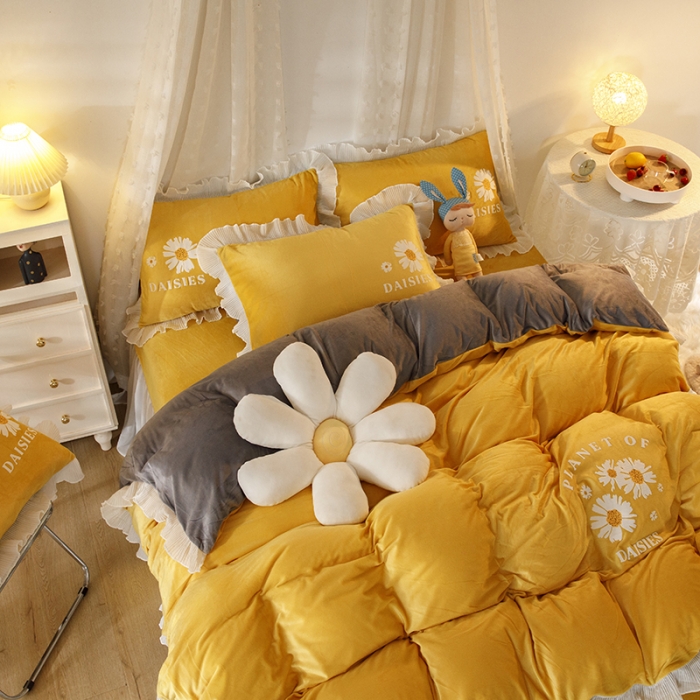 91家纺网 家纺一手货源 找家纺 纽缦 2021新款韩版水晶绒床裙四件套 萌熊-姜黄灰