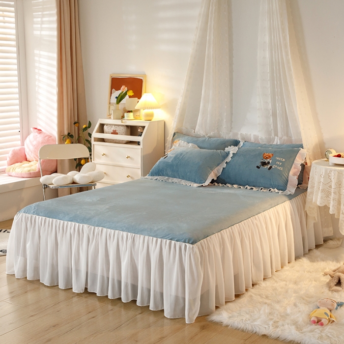 91家纺网 家纺一手货源 找家纺 纽缦 2021新款韩版水晶绒床裙四件套 萌熊-蓝灰粉