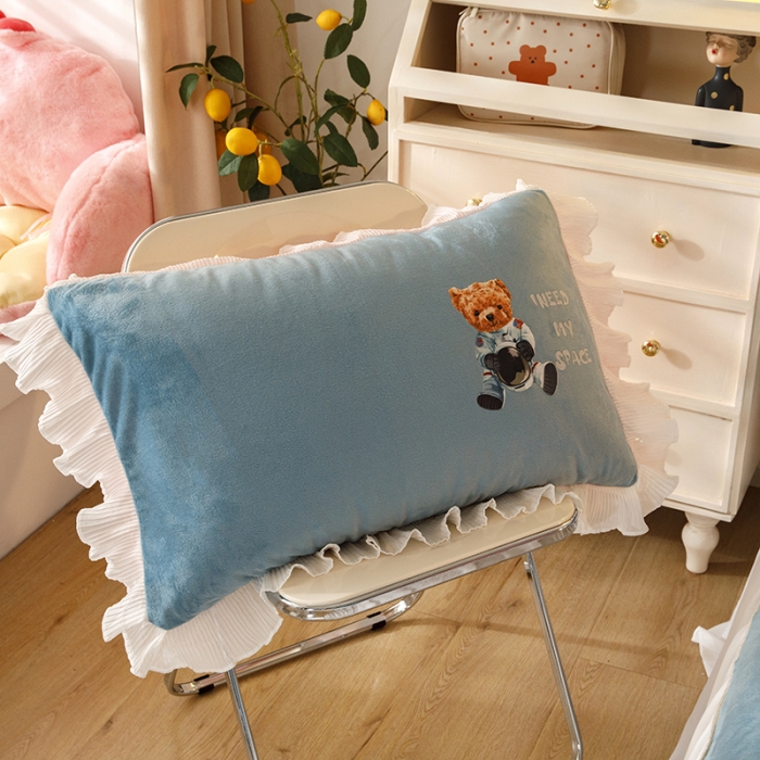 91家纺网 家纺一手货源 找家纺 纽缦 2021新款韩版水晶绒床裙四件套 萌熊-蓝灰粉