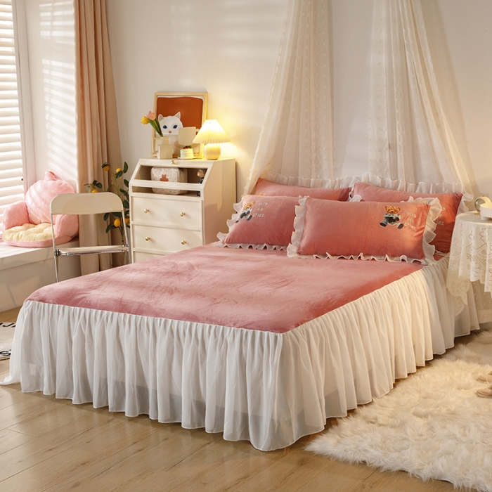 91家纺网 家纺一手货源 找家纺 纽缦 2021新款韩版水晶绒床裙四件套 萌熊-深浅豆沙