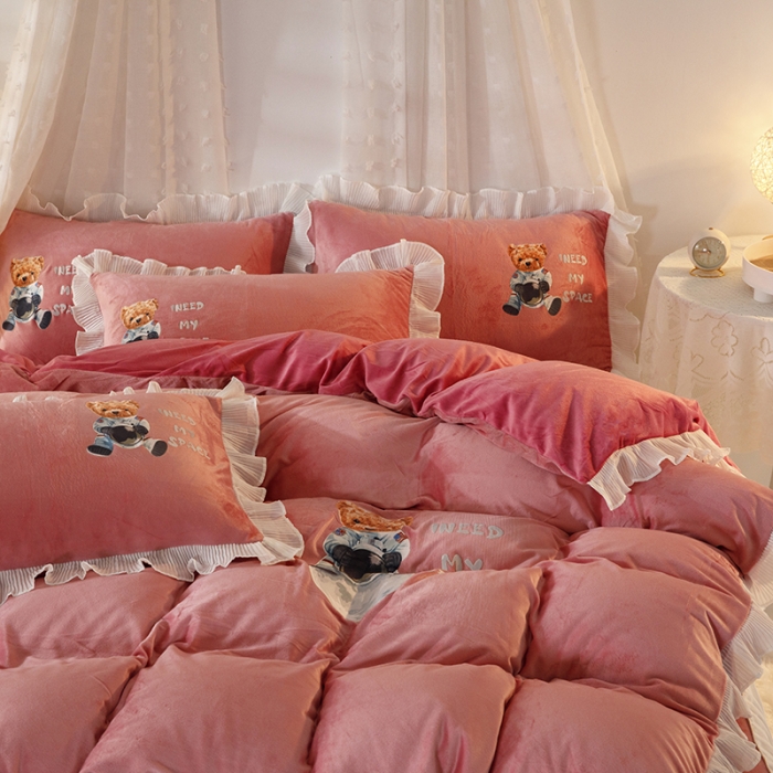 91家纺网 家纺一手货源 找家纺 纽缦 2021新款韩版水晶绒床裙四件套 萌熊-深浅豆沙