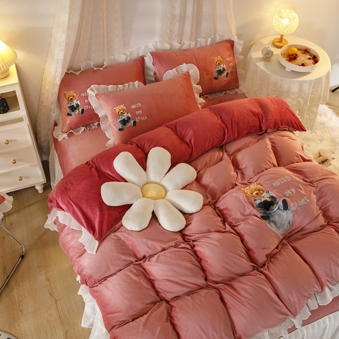 91家纺网 家纺一手货源 找家纺 纽缦 2021新款韩版水晶绒床裙四件套 萌熊-深浅豆沙