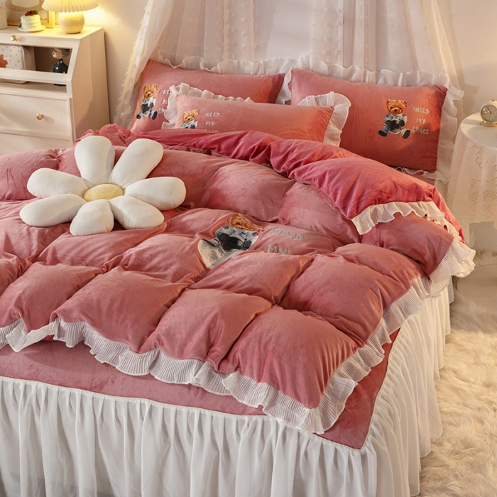 91家纺网 家纺一手货源 找家纺 纽缦 2021新款韩版水晶绒床裙四件套 萌熊-深浅豆沙