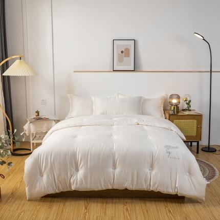 91家纺网 家纺一手货源 找家纺 桂雅居 2021新款棚拍图极柔雪绒鲜豆蛋白被 白色