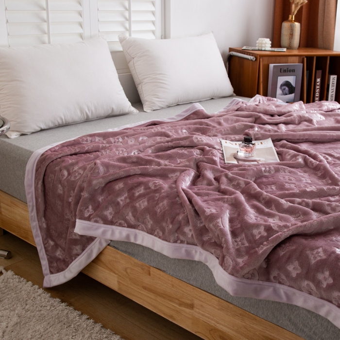 91家纺网 家纺一手货源 找家纺 来菲毛毯 25新款400克3D压花立体毛毯3D豆沙加厚压花绒毯外贸超厚