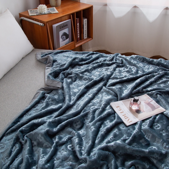91家纺网 家纺一手货源 找家纺 来菲毛毯 25新款400克3D压花立体毛毯3加厚压花绒毯外贸超厚3D灰蓝