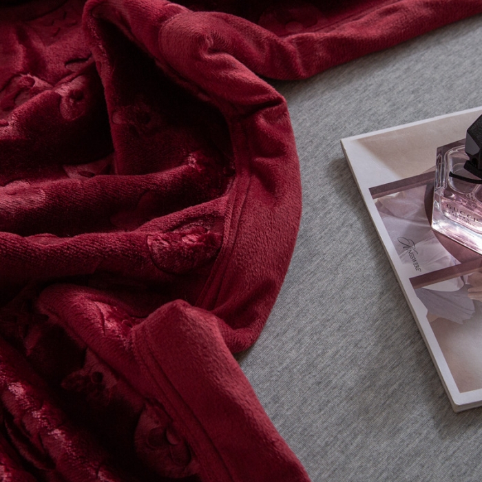 91家纺网 家纺一手货源 找家纺 来菲毛毯 25新款400克3D压花立体毛毯豆沙加厚压花绒毯外贸超厚3D酒红