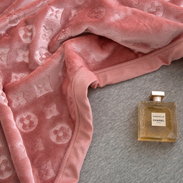 91家纺网 家纺一手货源 找家纺 来菲毛毯 25新款400克3D压花立体毛毯3D加厚压花绒毯外贸超厚珊瑚