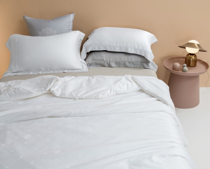 91家纺网 家纺一手货源 找家纺 2021香夫新款蚕丝被80S凯撒纯蚕丝被 第二套白色