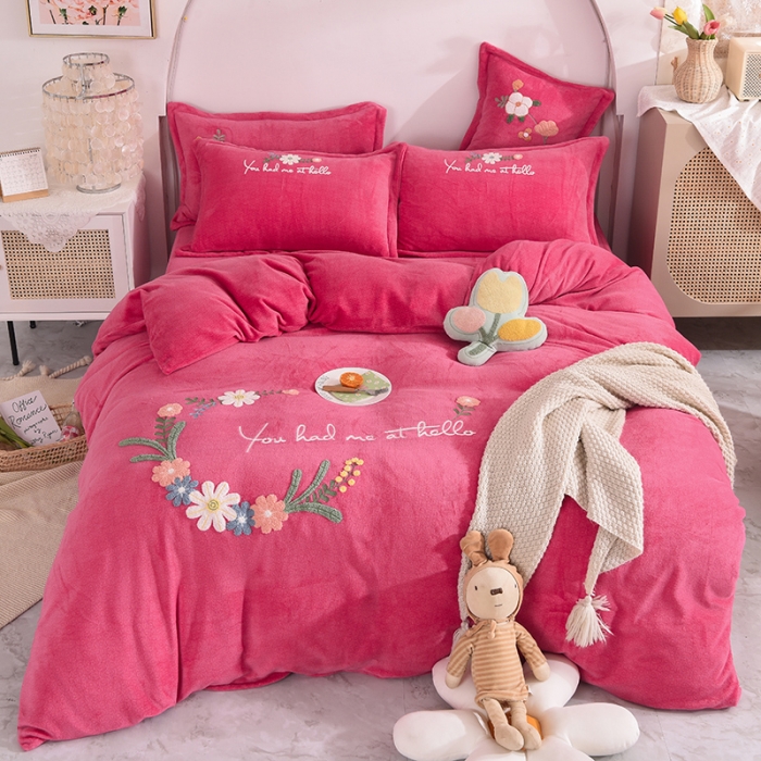 91家纺网 家纺一手货源 找家纺 仟网汇 2021新款牛奶绒花开浪漫毛巾绣四件套 西瓜红