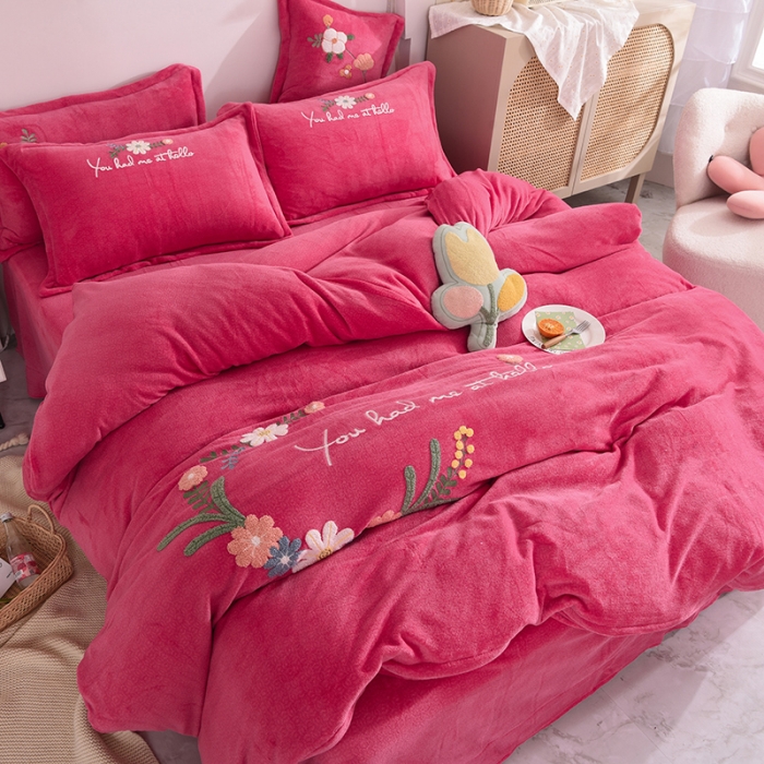 91家纺网 家纺一手货源 找家纺 仟网汇 2021新款牛奶绒花开浪漫毛巾绣四件套 西瓜红