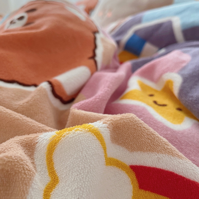 91家纺网 家纺一手货源 找家纺 沐棉 2021新款高克重牛奶绒卡通四件套 彩虹熊