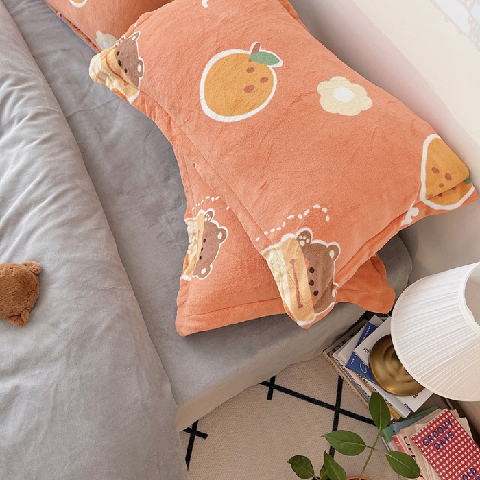 91家纺网 家纺一手货源 找家纺 沐棉 2021新款高克重牛奶绒卡通四件套 大桔大利