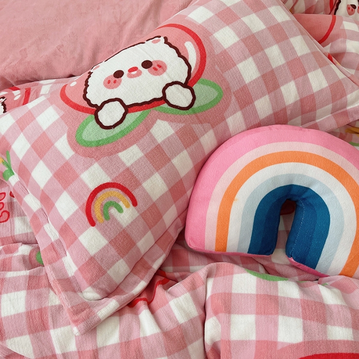 91家纺网 家纺一手货源 找家纺 沐棉 2021新款高克重牛奶绒卡通四件套 蜜桃熊