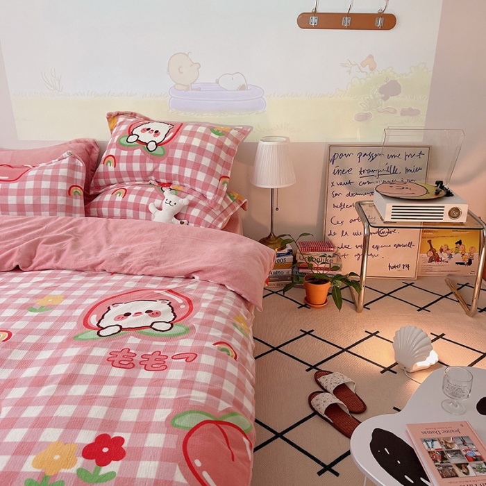 91家纺网 家纺一手货源 找家纺 沐棉 2021新款高克重牛奶绒卡通四件套 蜜桃熊