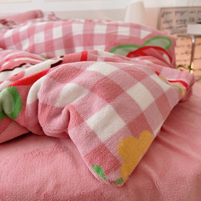 91家纺网 家纺一手货源 找家纺 沐棉 2021新款高克重牛奶绒卡通四件套 蜜桃熊