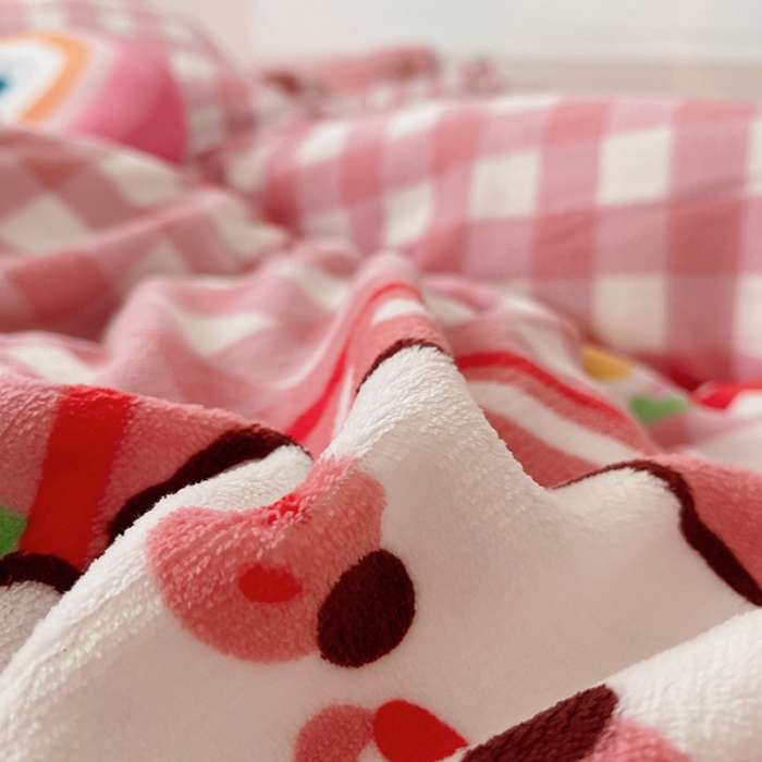 91家纺网 家纺一手货源 找家纺 沐棉 2021新款高克重牛奶绒卡通四件套 蜜桃熊