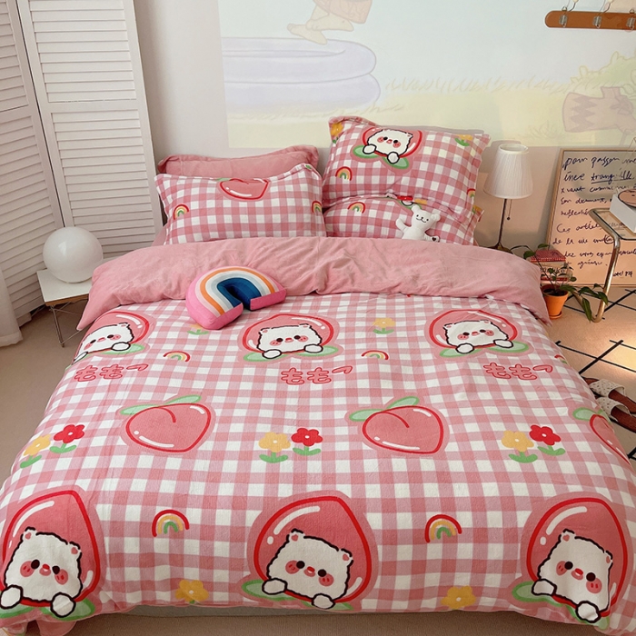 91家纺网 家纺一手货源 找家纺 沐棉 2021新款高克重牛奶绒卡通四件套 蜜桃熊