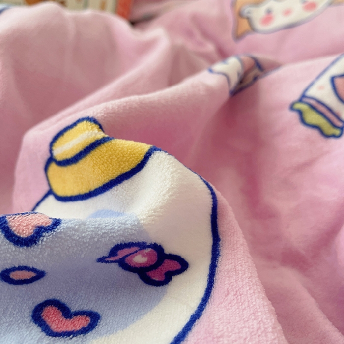 91家纺网 家纺一手货源 找家纺 沐棉 2021新款高克重牛奶绒卡通四件套 糖果女孩