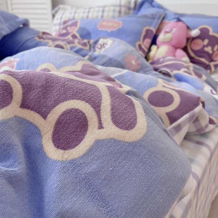 91家纺网 家纺一手货源 找家纺 沐棉 2021新款高克重牛奶绒卡通四件套 顽皮熊