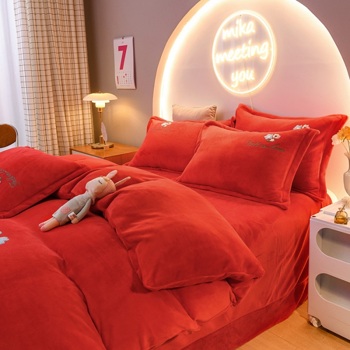 91家纺网 家纺一手货源 找家纺 靓生活 2021新款牛奶绒毛巾绣四件套 花语-大红深