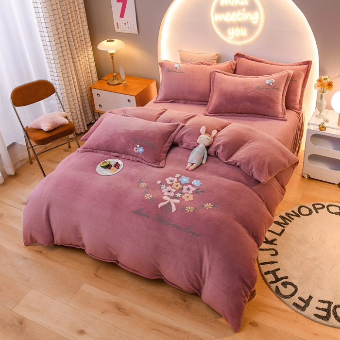 91家纺网 家纺一手货源 找家纺 靓生活 2021新款牛奶绒毛巾绣四件套 花语-豆沙色