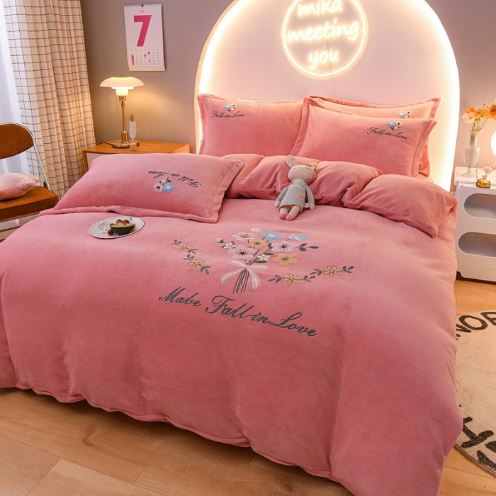 91家纺网 家纺一手货源 找家纺 靓生活 2021新款牛奶绒毛巾绣四件套 花语-粉玉色