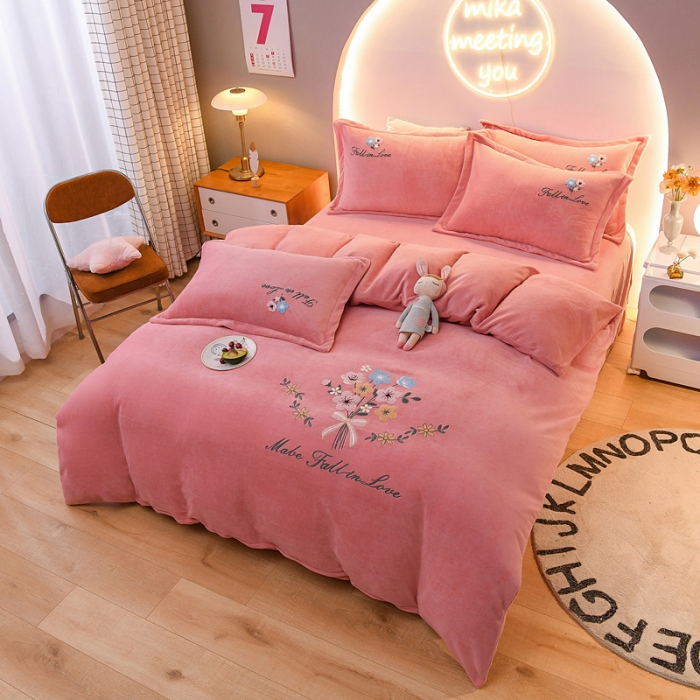 91家纺网 家纺一手货源 找家纺 靓生活 2021新款牛奶绒毛巾绣四件套 花语-粉玉色