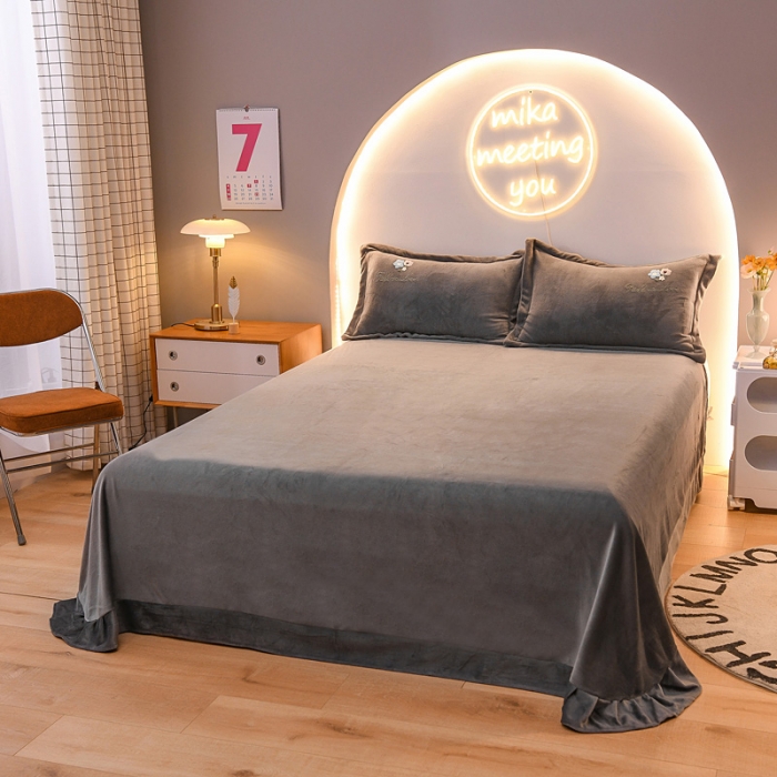 91家纺网 家纺一手货源 找家纺 靓生活 2021新款牛奶绒毛巾绣四件套 花语-高级灰