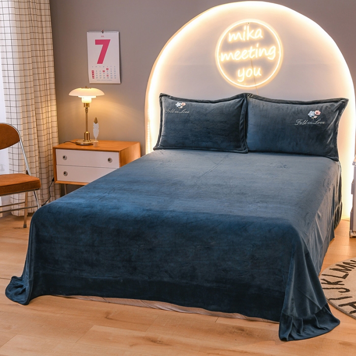 91家纺网 家纺一手货源 找家纺 靓生活 2021新款牛奶绒毛巾绣四件套 花语-深蓝色