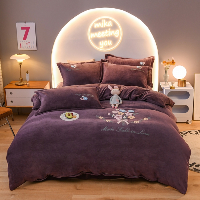 91家纺网 家纺一手货源 找家纺 靓生活 2021新款牛奶绒毛巾绣四件套 花语-紫色