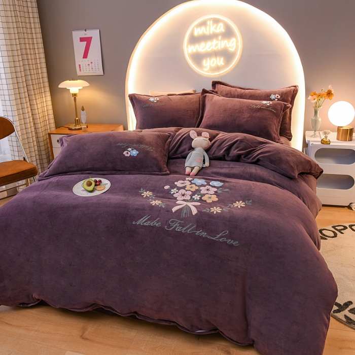 91家纺网 家纺一手货源 找家纺 靓生活 2021新款牛奶绒毛巾绣四件套 花语-紫色