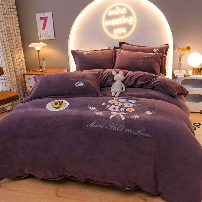 91家纺网 家纺一手货源 找家纺 靓生活 2021新款牛奶绒毛巾绣四件套 花语-紫色