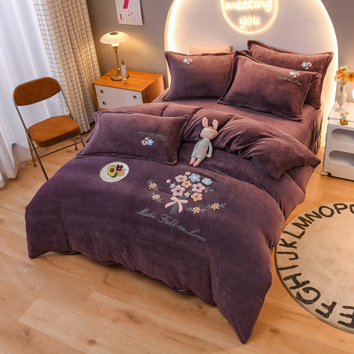 91家纺网 家纺一手货源 找家纺 靓生活 2021新款牛奶绒毛巾绣四件套 花语-紫色