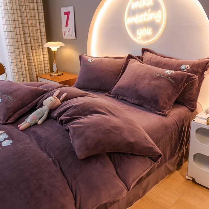 91家纺网 家纺一手货源 找家纺 靓生活 2021新款牛奶绒毛巾绣四件套 花语-紫色