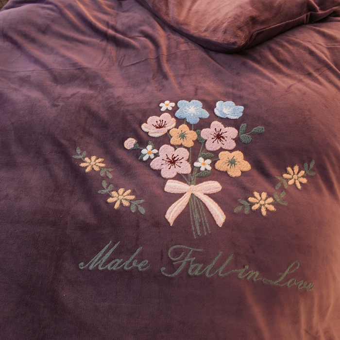 91家纺网 家纺一手货源 找家纺 靓生活 2021新款牛奶绒毛巾绣四件套 花语-紫色