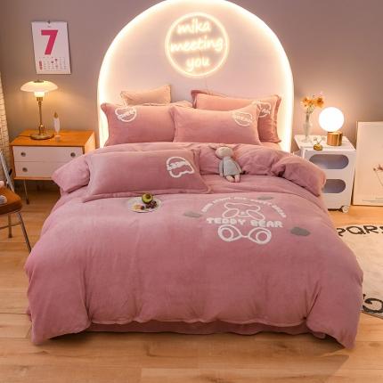 91家纺网 家纺一手货源 找家纺 靓生活 2021新款牛奶绒毛巾绣四件套 熊宝贝-浅豆沙