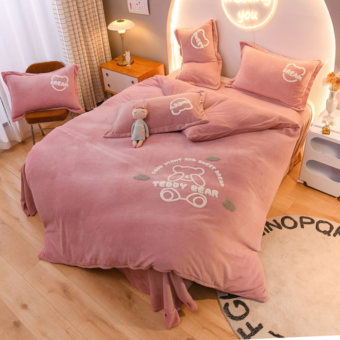 91家纺网 家纺一手货源 找家纺 靓生活 2021新款牛奶绒毛巾绣四件套 熊宝贝-浅豆沙