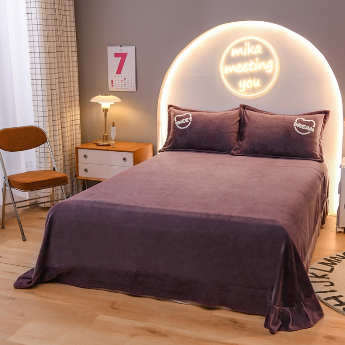 91家纺网 家纺一手货源 找家纺 靓生活 2021新款牛奶绒毛巾绣四件套 熊宝贝-深紫色