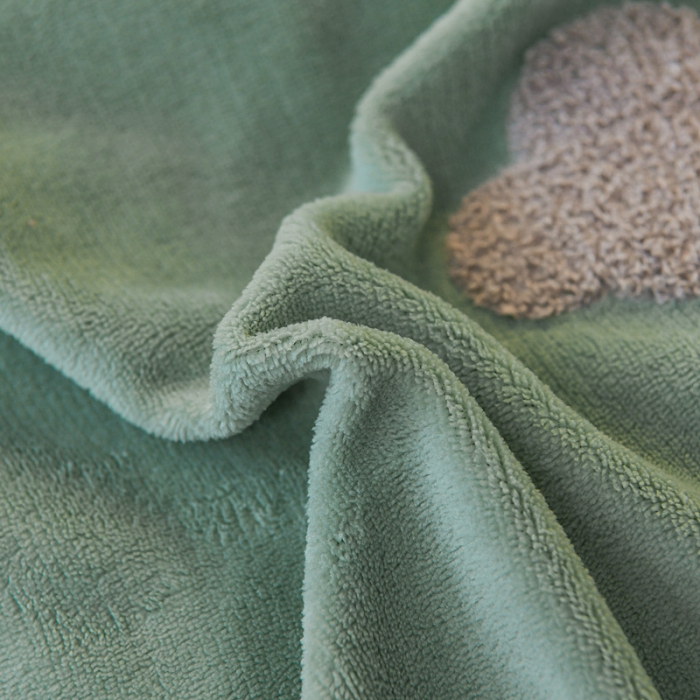 91家纺网 家纺一手货源 找家纺 靓生活 2021新款牛奶绒毛巾绣四件套 熊宝贝-时尚绿