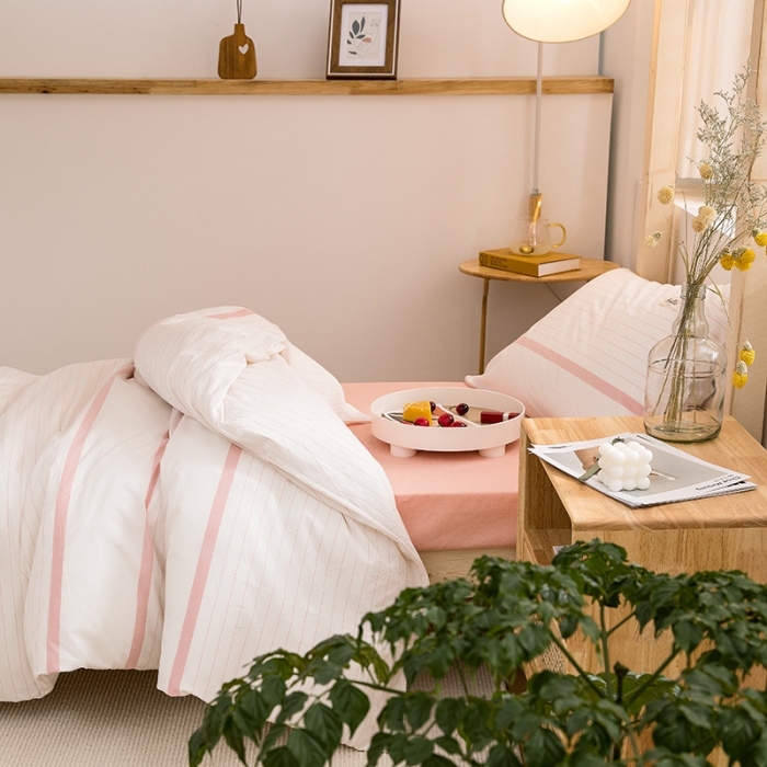 91家纺网 家纺一手货源 找家纺 柠萌家居 2021新款全棉色织水洗棉学生宿舍三件套 粉白细条