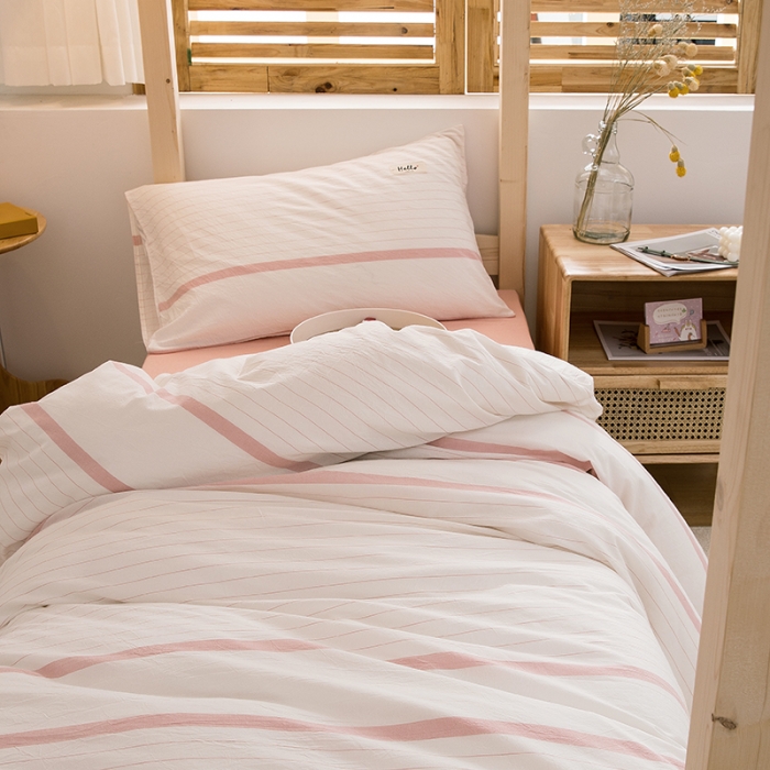 91家纺网 家纺一手货源 找家纺 柠萌家居 2021新款全棉色织水洗棉学生宿舍三件套 粉白细条