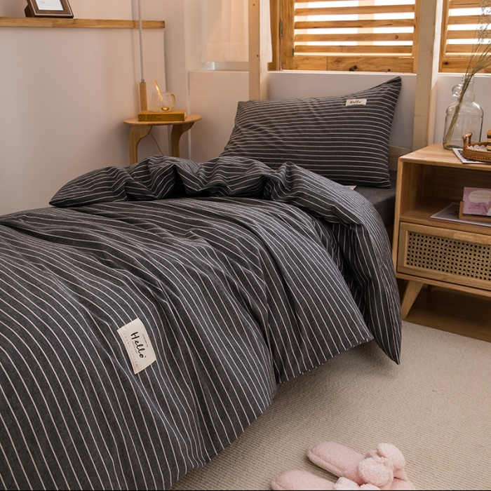 91家纺网 家纺一手货源 找家纺 柠萌家居 2021新款全棉色织水洗棉学生宿舍三件套中条纹深灰