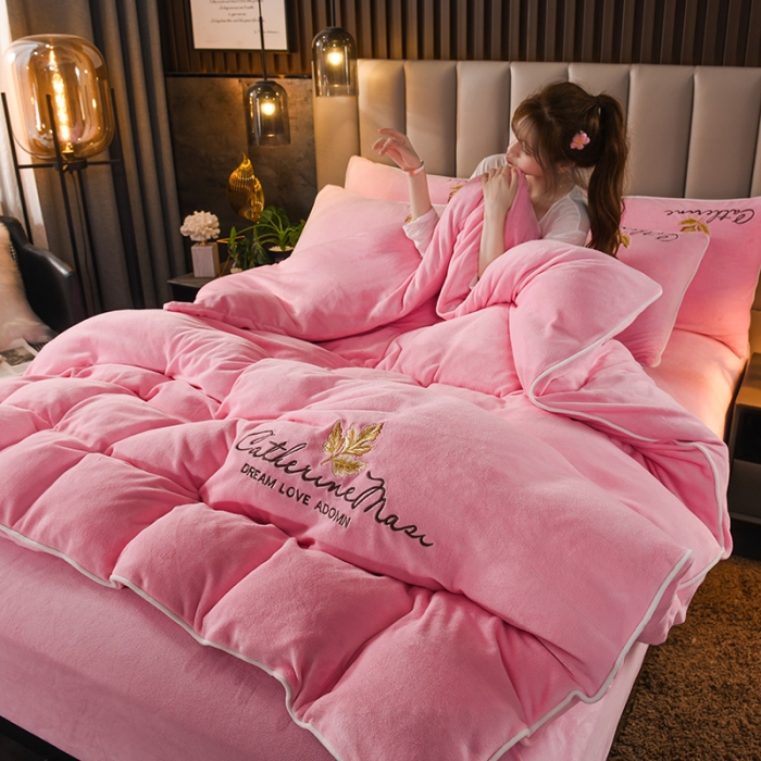 91家纺网 家纺一手货源 找家纺 迷仙巢 2021新款牛奶绒系列四件套枫叶 枫叶-粉玉