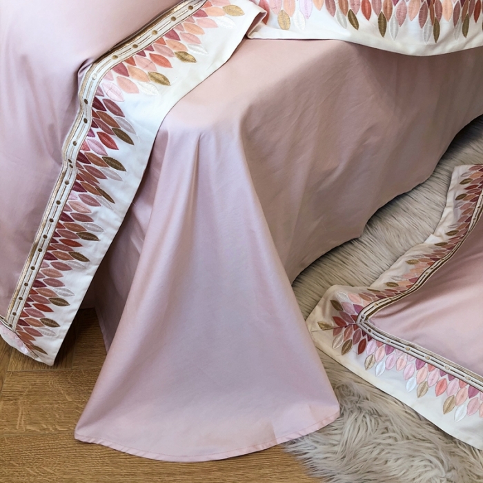 91家纺网 家纺一手货源 找家纺 馨蕊2021秋冬新品100支澳棉四件套高定系列罗地亚-豆蔻粉