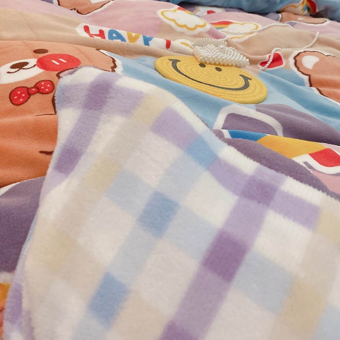 91家纺网 家纺一手货源 找家纺 沐棉家纺2021新款卡通牛奶绒四件套 彩虹熊