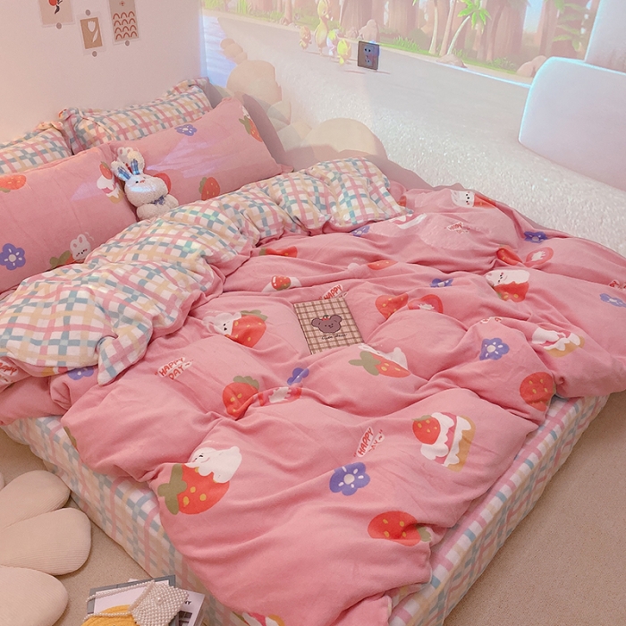 91家纺网 家纺一手货源 找家纺 沐棉家纺2021新款卡通牛奶绒四件套 草莓小兔