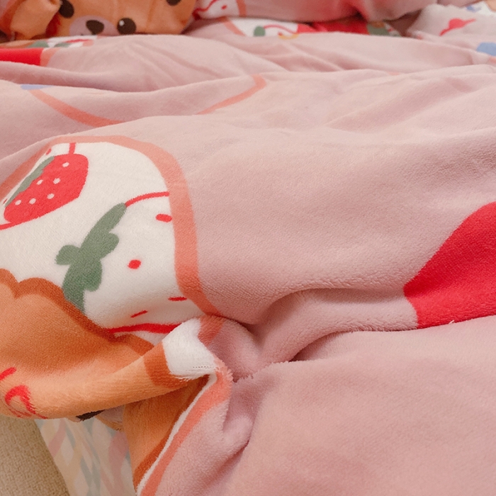 91家纺网 家纺一手货源 找家纺 沐棉家纺2021新款卡通牛奶绒四件套 草莓熊